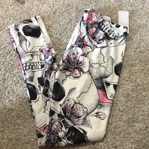 NWT Floral and skulls small lotus leggings